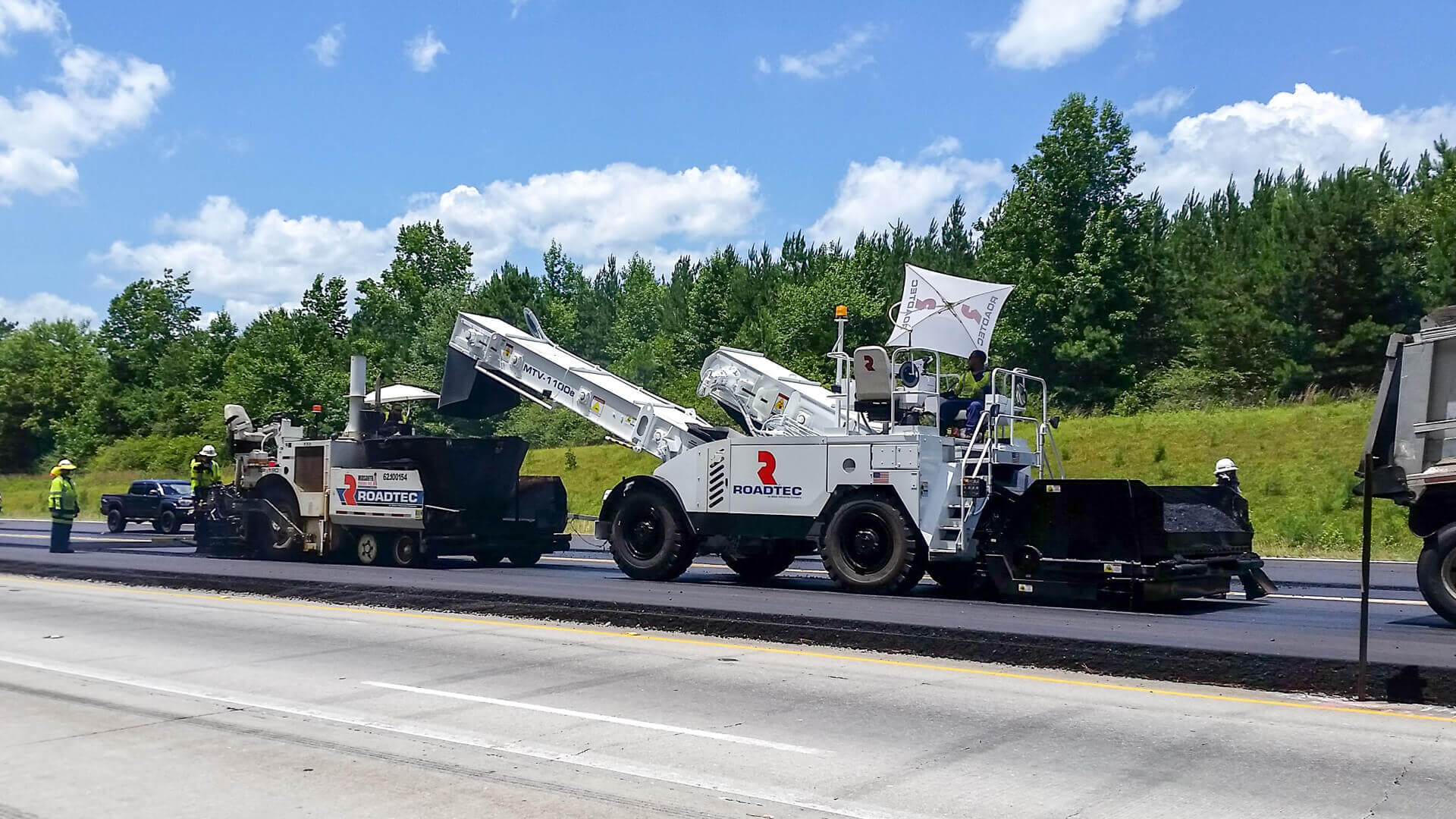 Roadtec MTV-1100 Material Transfer Vehicle working with a Roadtec paver