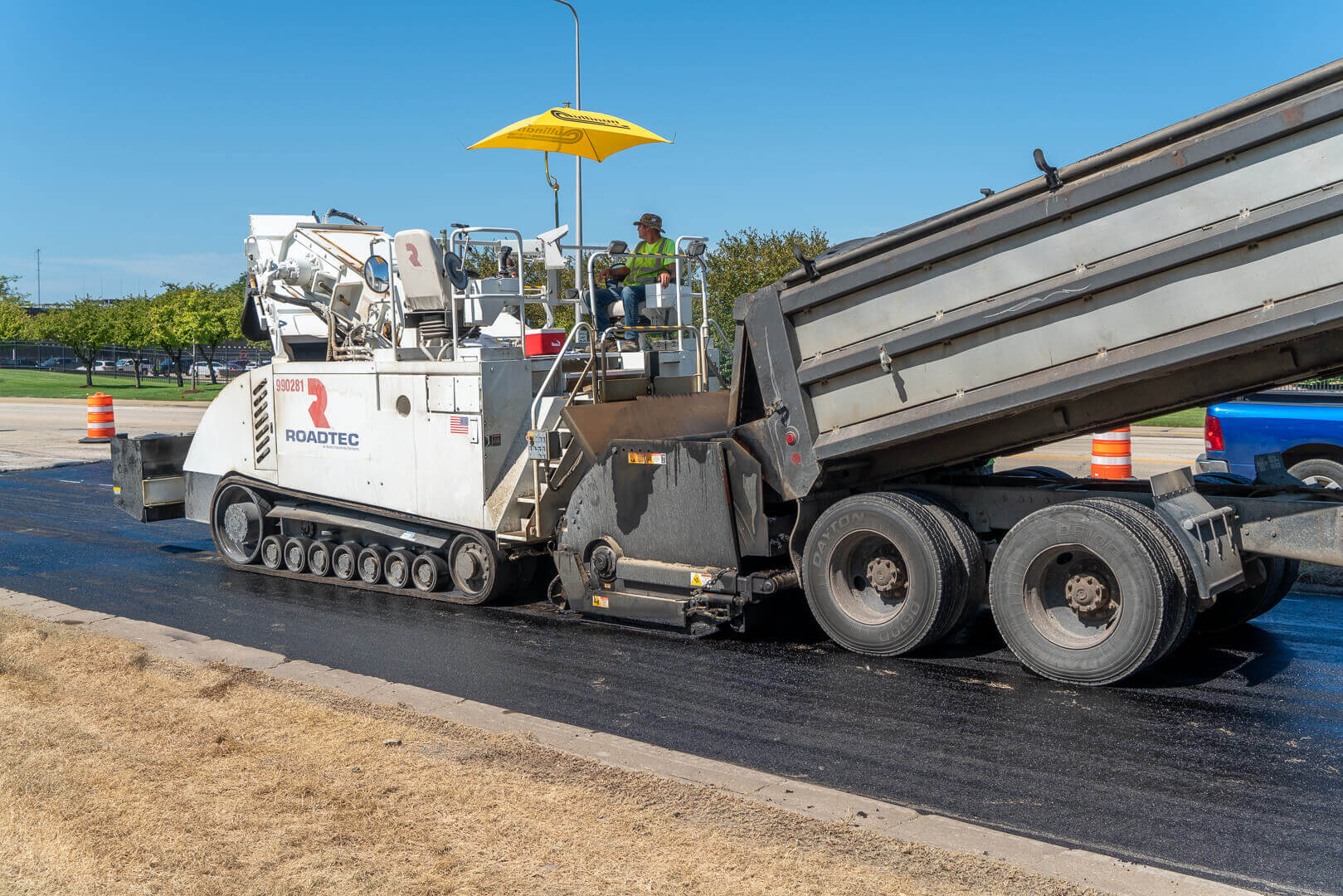 Roadtec MTV1105 Material Transfer Vehicle Astec