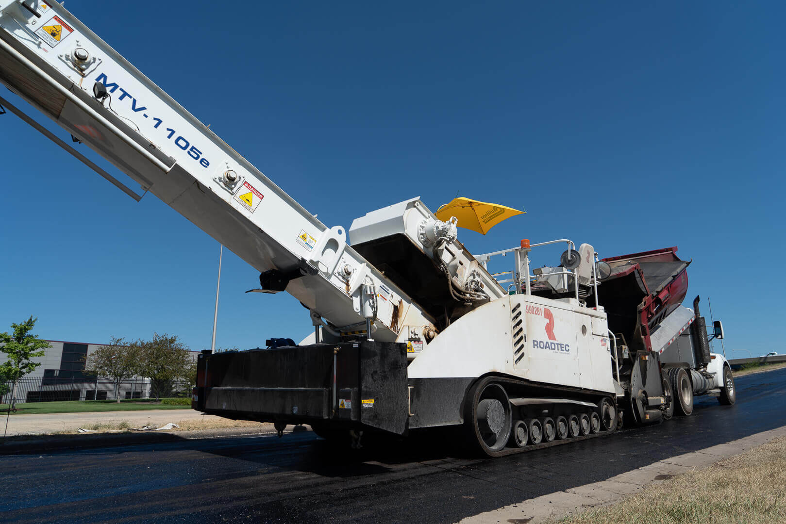 Roadtec MTV1105 Material Transfer Vehicle Astec