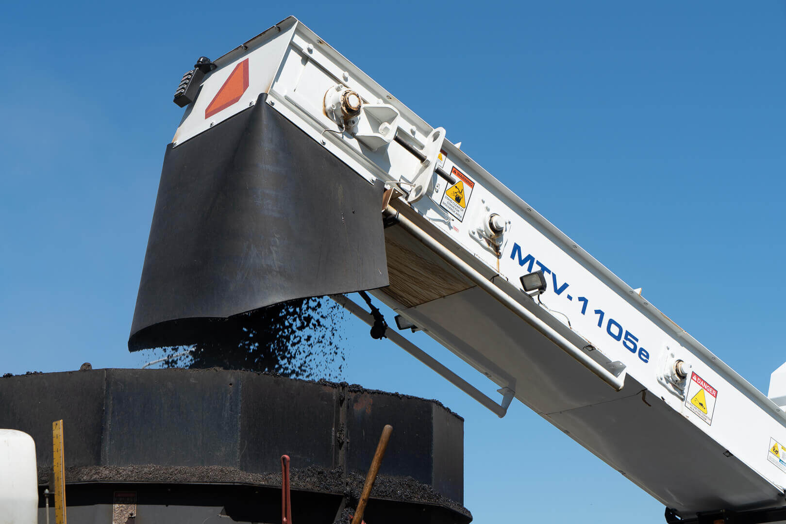 Roadtec MTV1105 Material Transfer Vehicle Astec