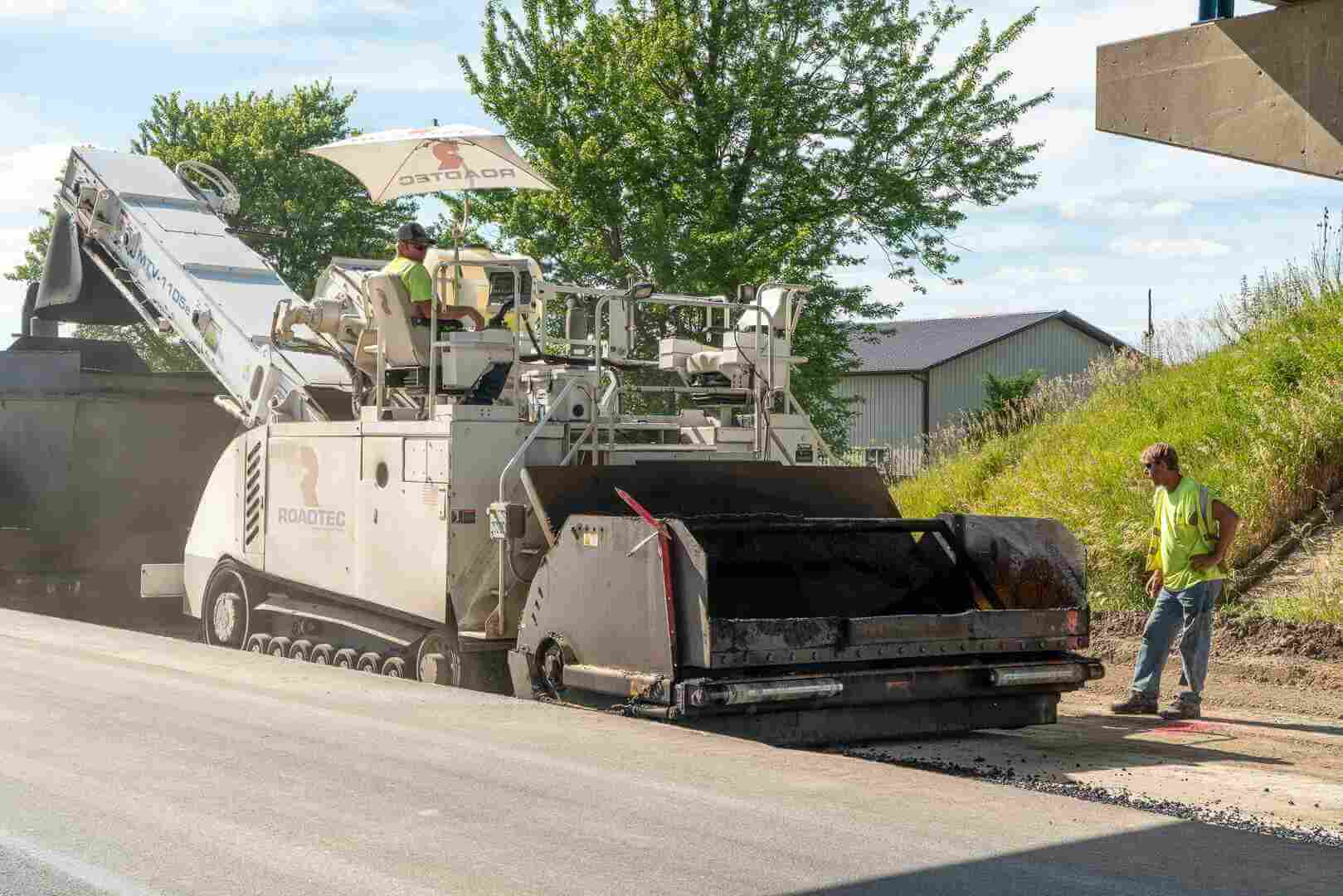 Roadtec MTV1105 Material Transfer Vehicle Astec